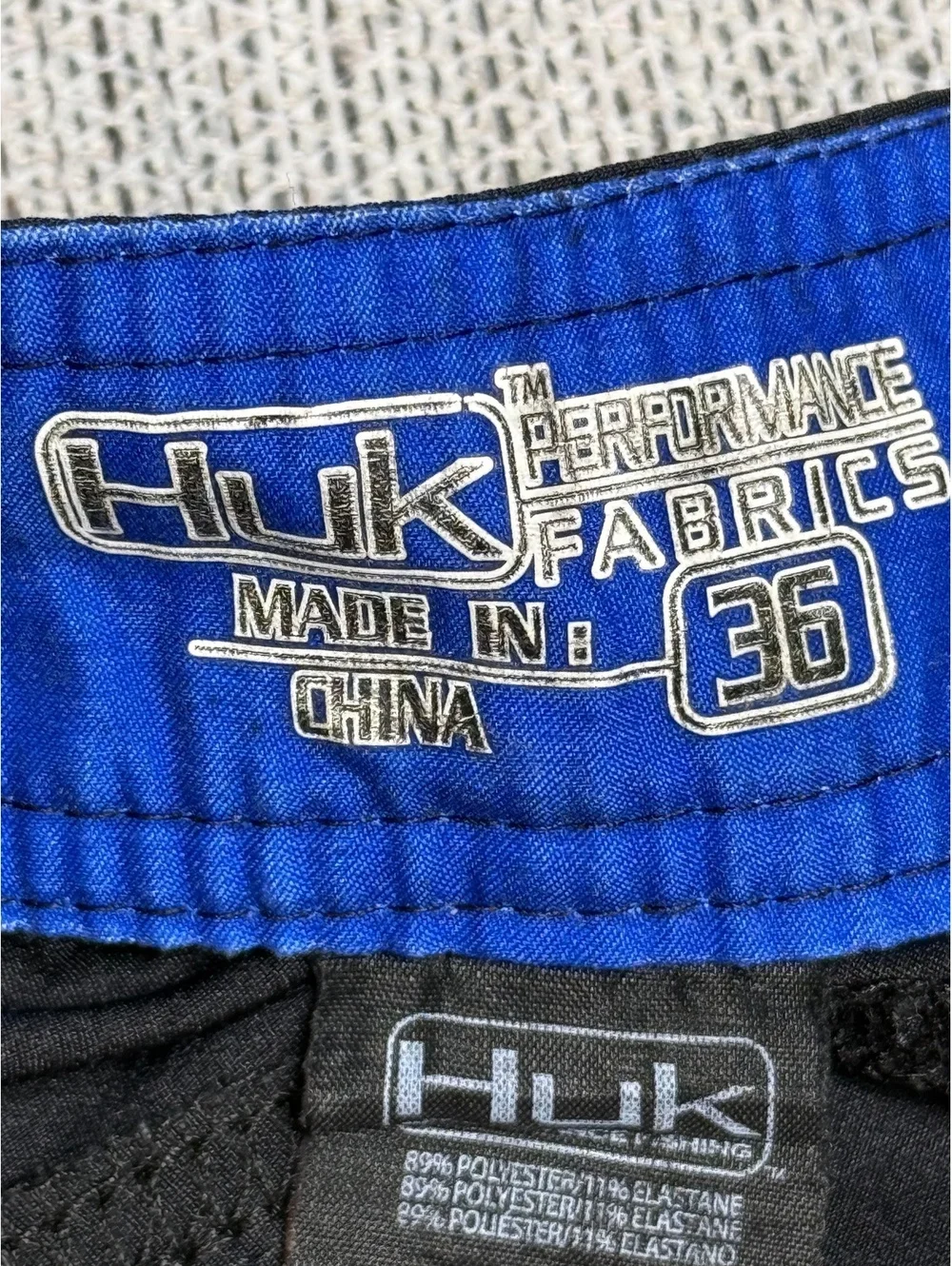 Huk Performance Fabrics Men's Black & Blue Fishing Shorts M